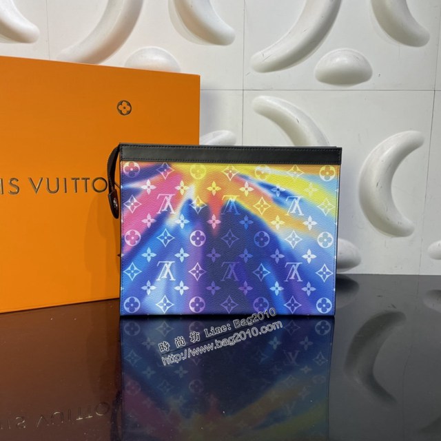 lv路易威登專櫃2022新款Pochette Voyage手拿包 lv頂級原單紮染色彩男士手包 M45941 ydh4754